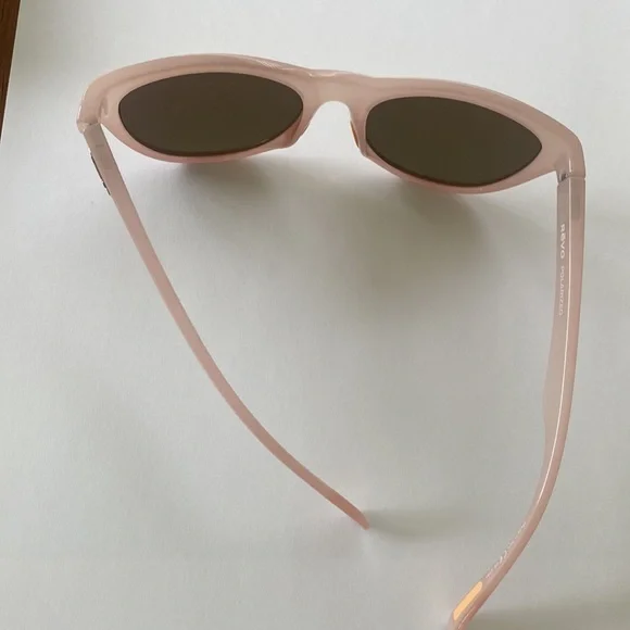 Revo Barclays Polarized Pink Sunglasses display picture 3